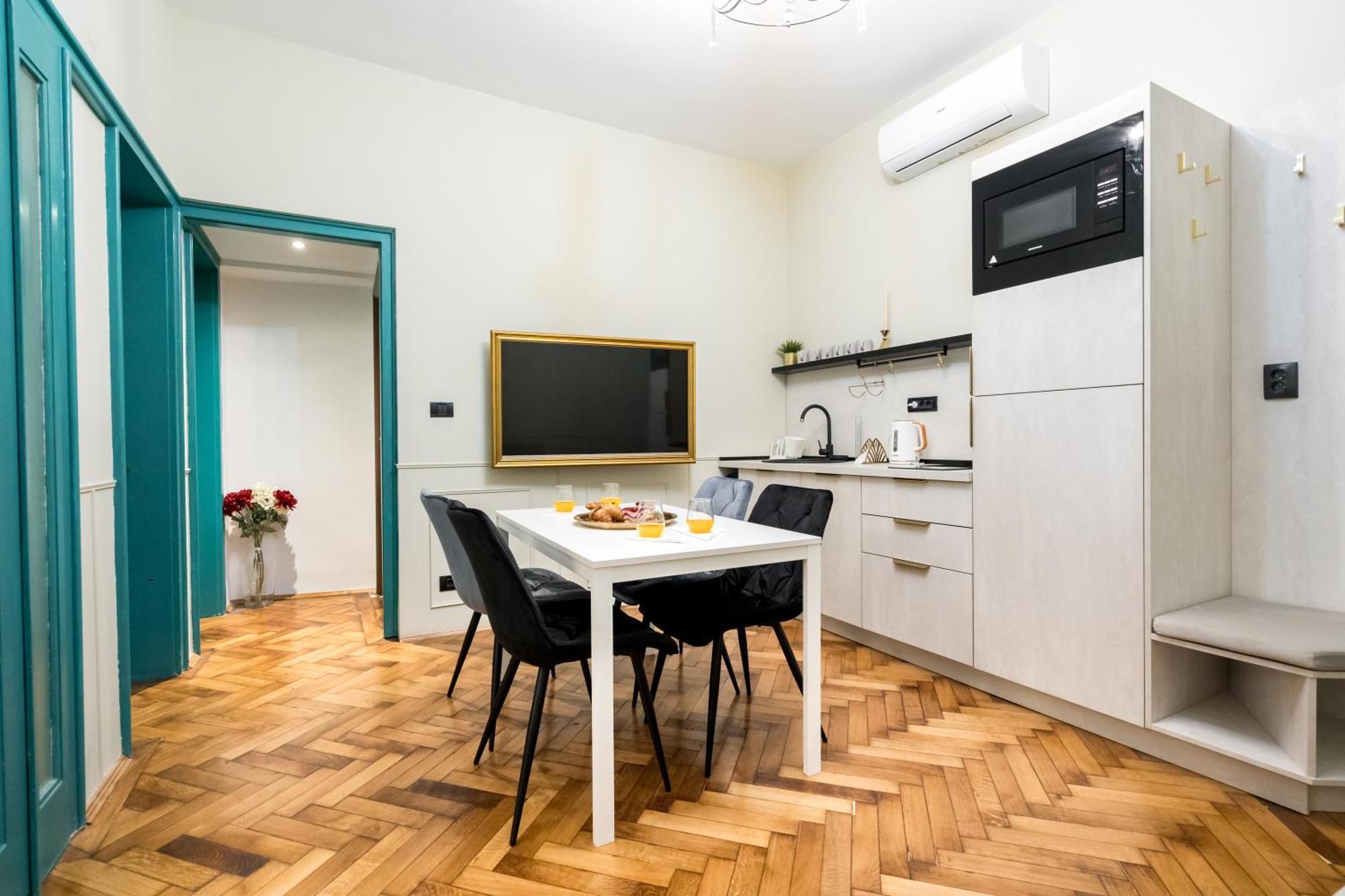 Highline Downtown Residences 6 Persons Family Apartment Bukares Bagian luar foto
